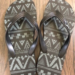NEW Hollister men’s flip flops